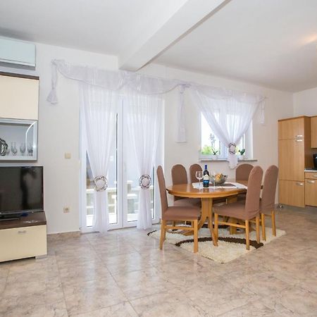 App Rosi Apartment โปเรช ภายนอก รูปภาพ
