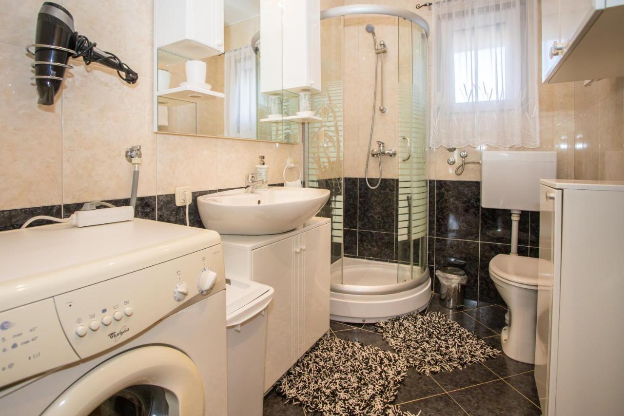 App Rosi Apartment โปเรช ภายนอก รูปภาพ