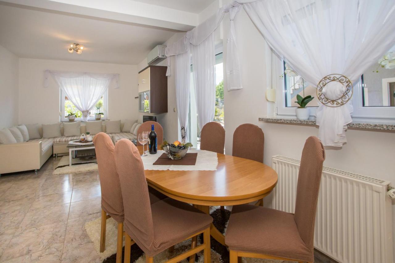 App Rosi Apartment โปเรช ภายนอก รูปภาพ