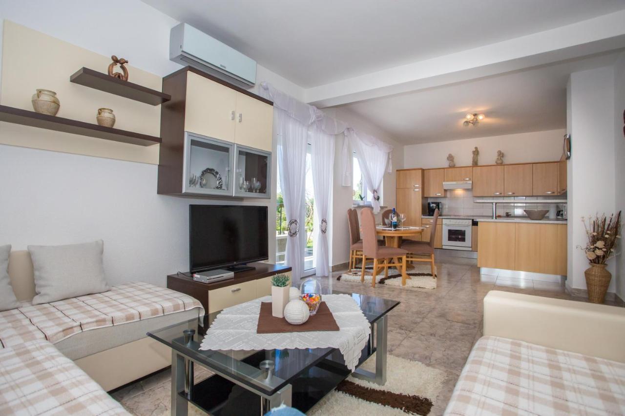 App Rosi Apartment โปเรช ภายนอก รูปภาพ