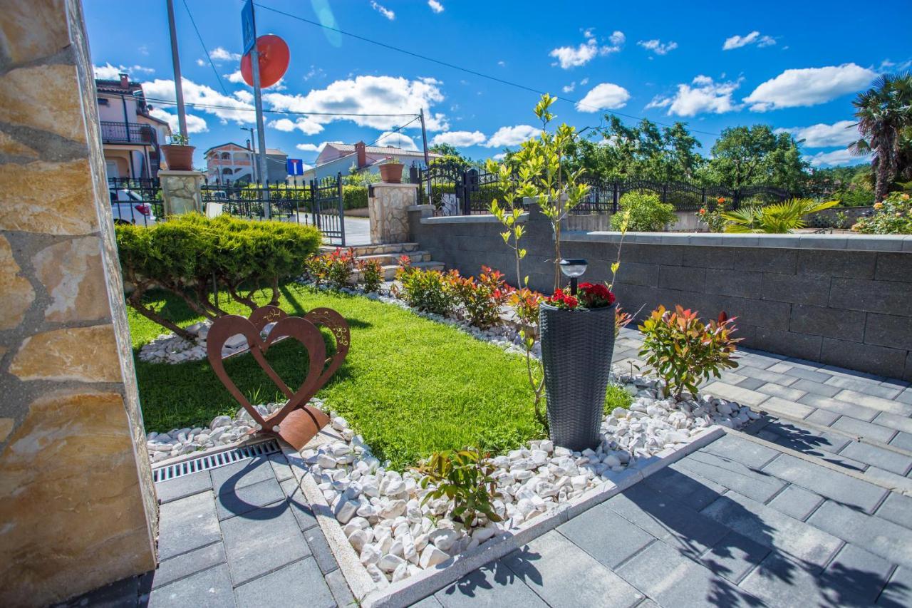 App Rosi Apartment โปเรช ภายนอก รูปภาพ