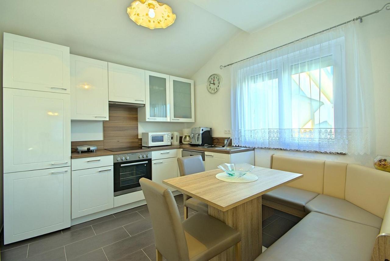App Rosi Apartment โปเรช ภายนอก รูปภาพ