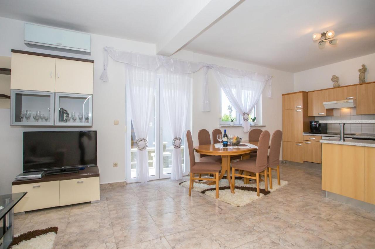 App Rosi Apartment โปเรช ภายนอก รูปภาพ