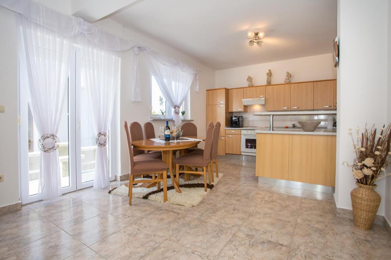 App Rosi Apartment โปเรช ภายนอก รูปภาพ