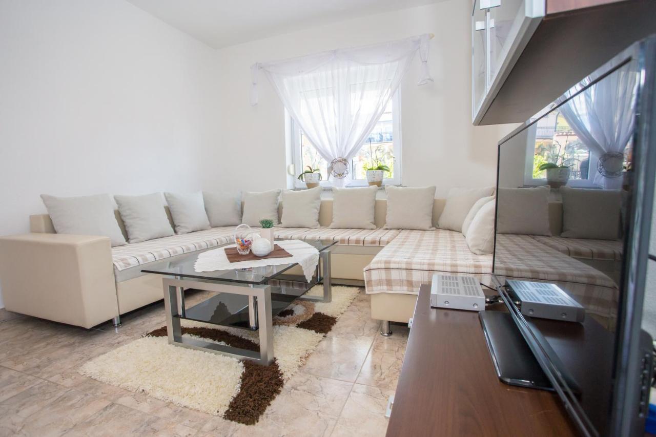 App Rosi Apartment โปเรช ภายนอก รูปภาพ