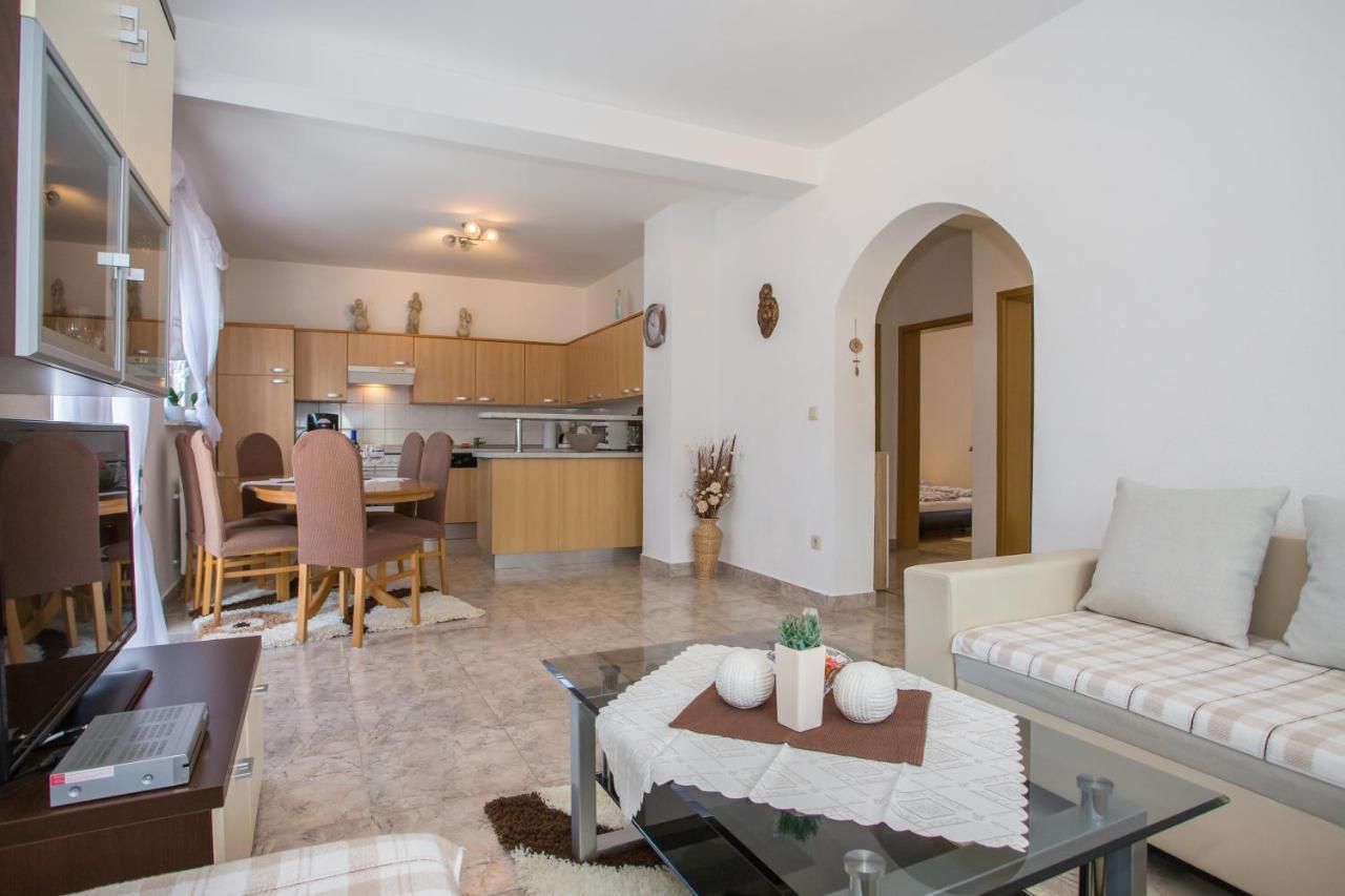 App Rosi Apartment โปเรช ภายนอก รูปภาพ