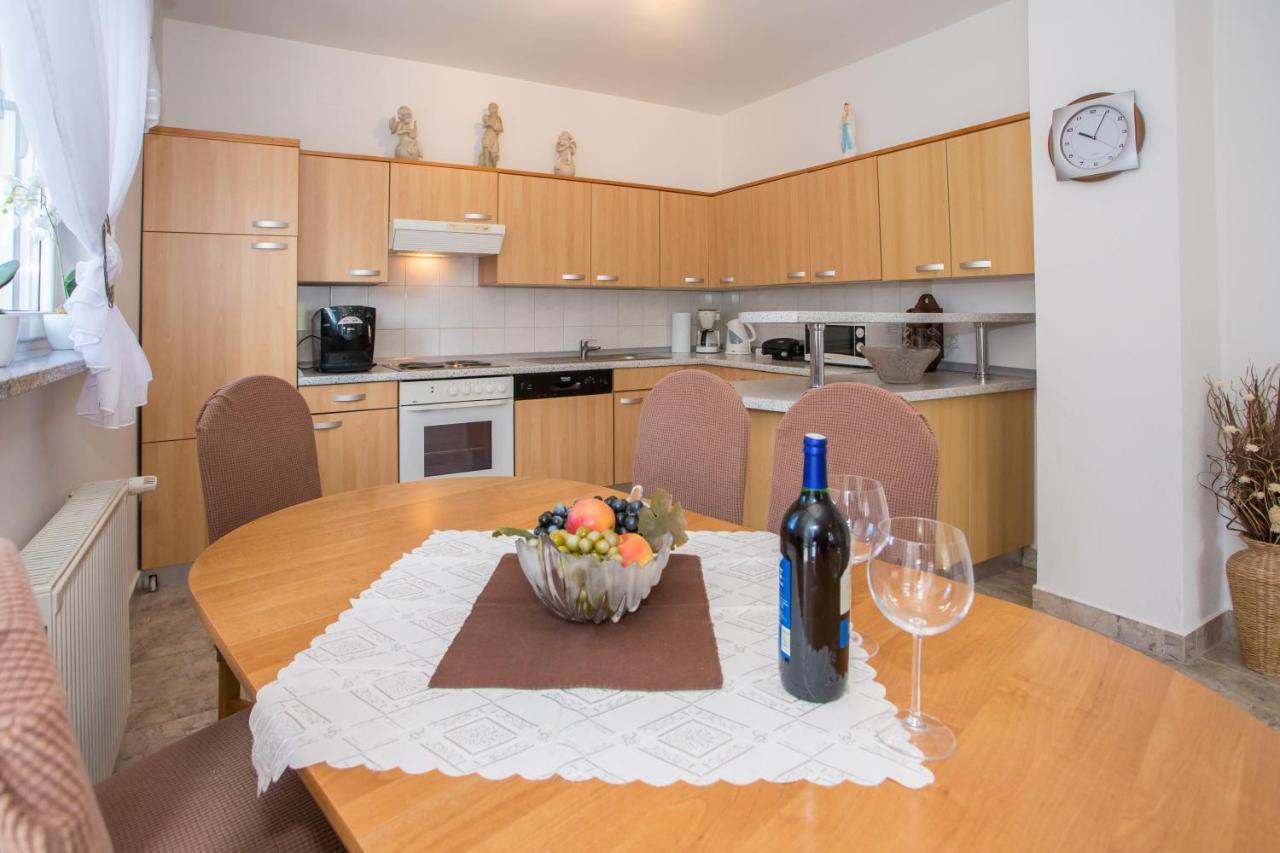 App Rosi Apartment โปเรช ภายนอก รูปภาพ