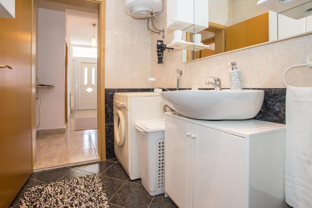 App Rosi Apartment โปเรช ภายนอก รูปภาพ
