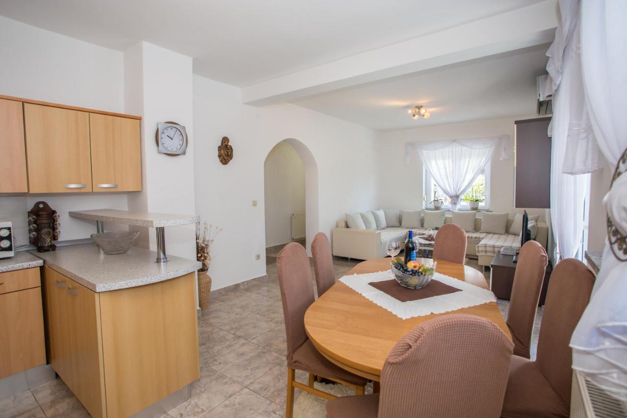 App Rosi Apartment โปเรช ภายนอก รูปภาพ