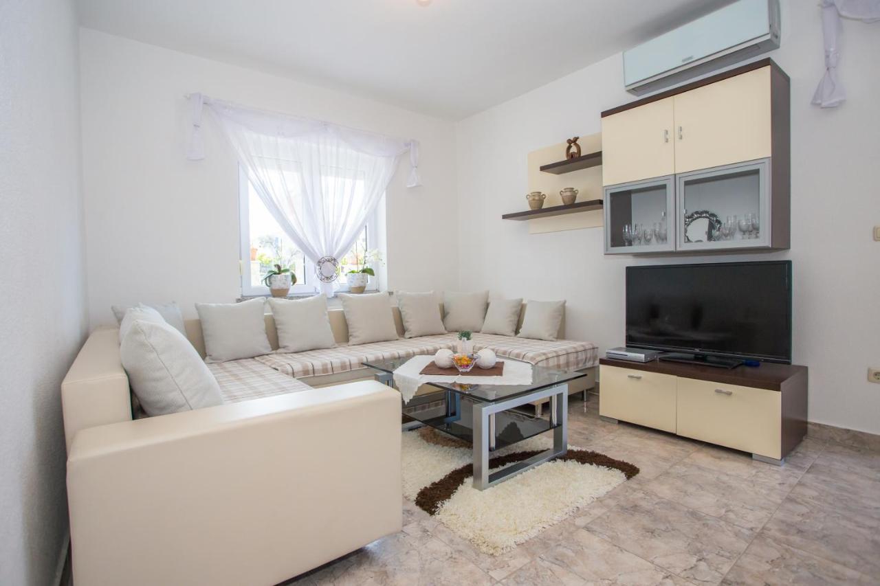 App Rosi Apartment โปเรช ภายนอก รูปภาพ